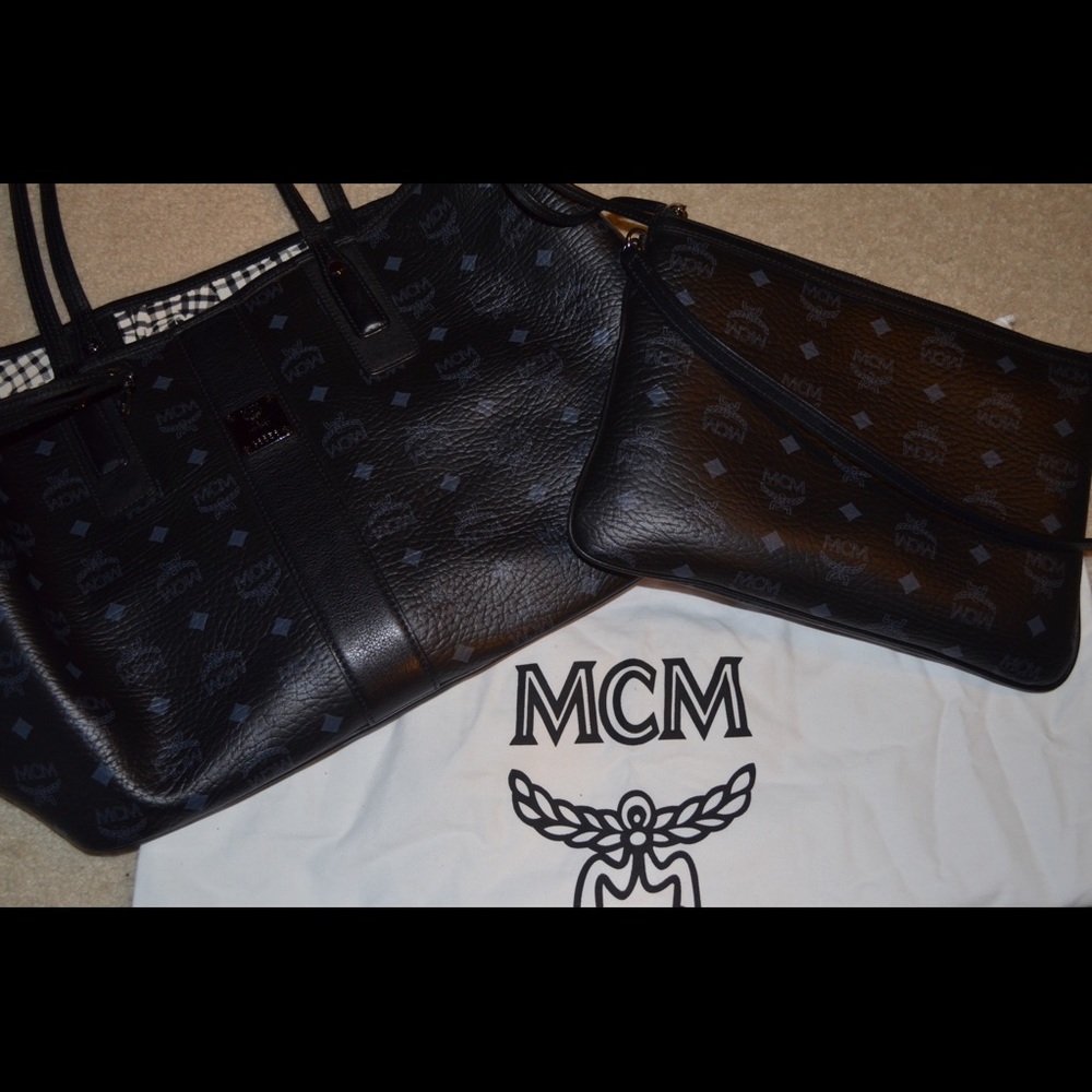 *AUTHENTIC MCM Medium Liz Reversible Shopper